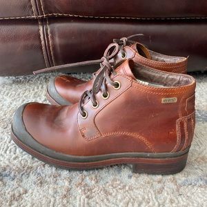 Men’s UGG boots. Size 9